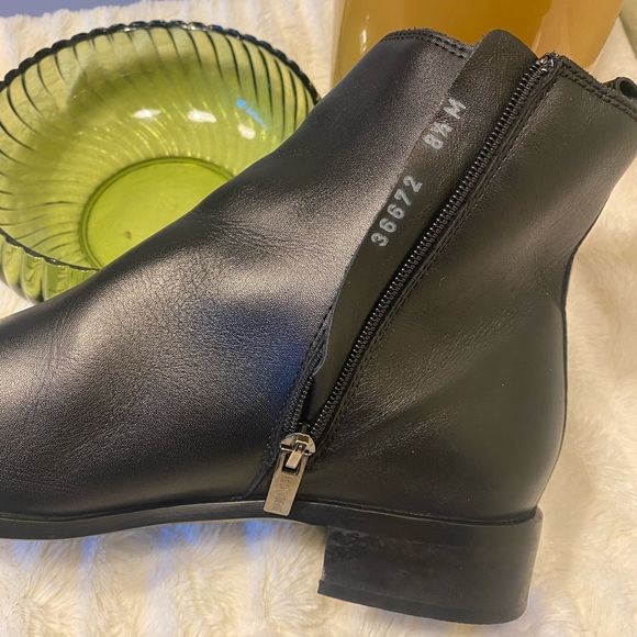 La CANADIENNE Black Leather Booties - Picture 14 of 15